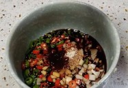 猪蹄新吃法鲜椒拌猪蹄光看料汁就流口水了_今日看料